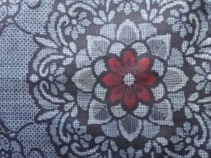 アンティーク　華紋織出し本場正藍泥染大島紬着物（割り込み絣）